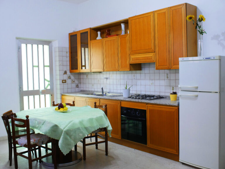 Cucina appartamento con due camere B&B Linae Alba Adriatica
