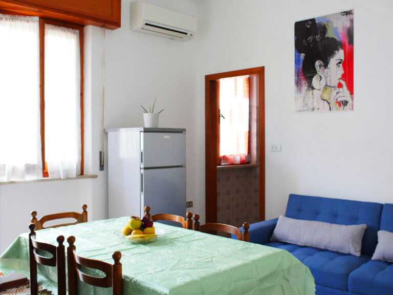 soggiorno appartamento con una camera B&B Linae Alba Adriatica